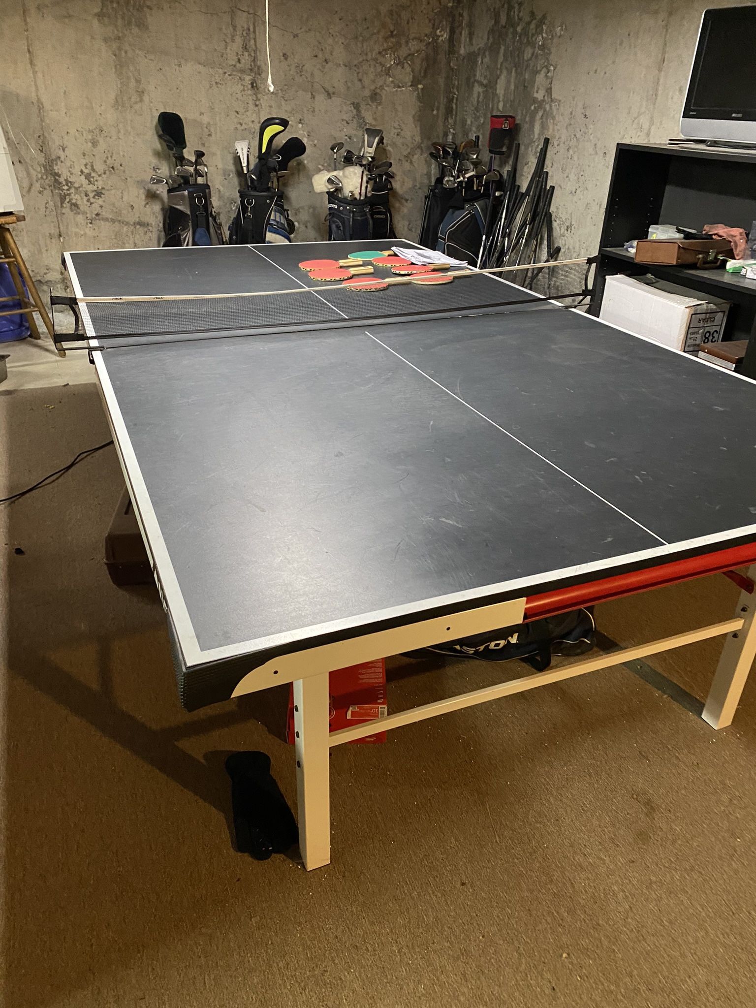 Stiga regulation size ping-pong table excellent condition