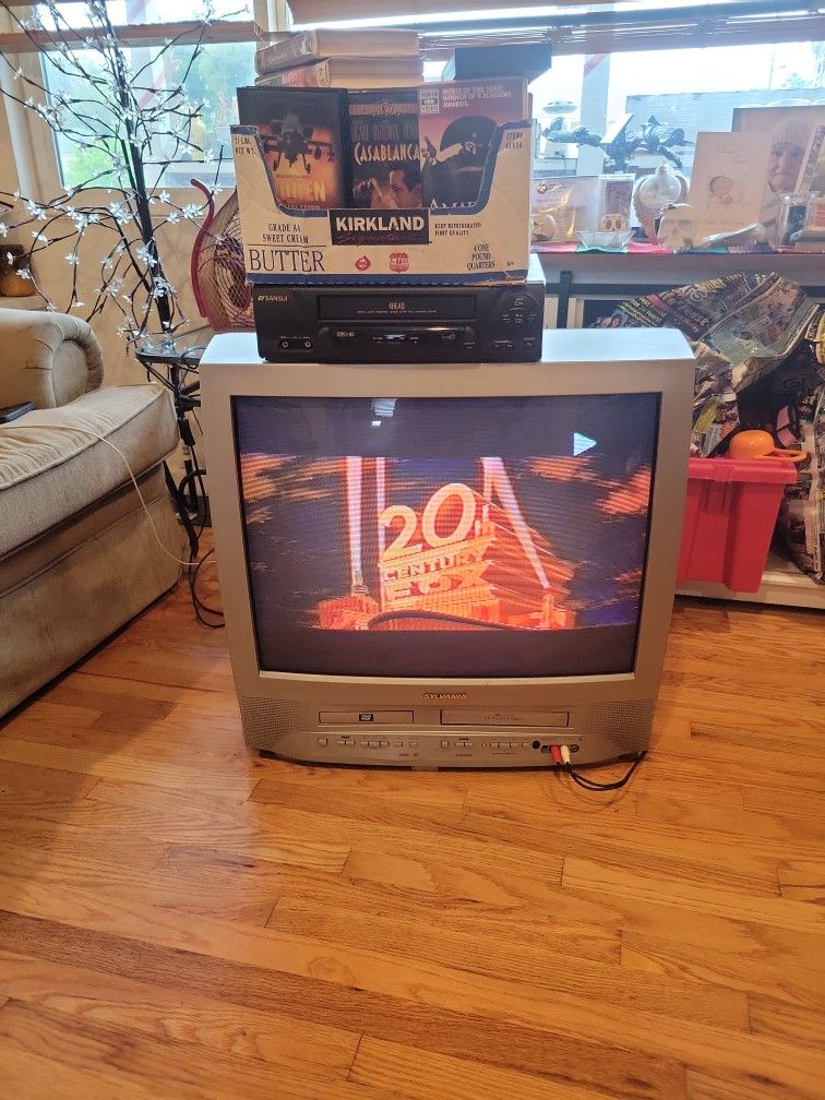 Vintage TV DVD VCR Combo with Original Remote Plus VHS TESTED