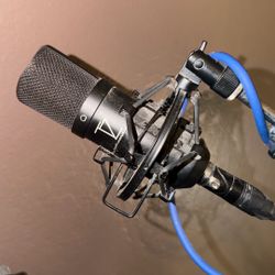 TZ Stellar X2 Large Diaphragm Cardioid Condenser XLR Microphone & Focusrite Scarlett Solo 3rd Gen USB Audio Interface