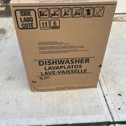 BLACK FRIDAY SALE🔥🔥🔥 Frigidaire 24 in. Front Control Smart Built only 2 left