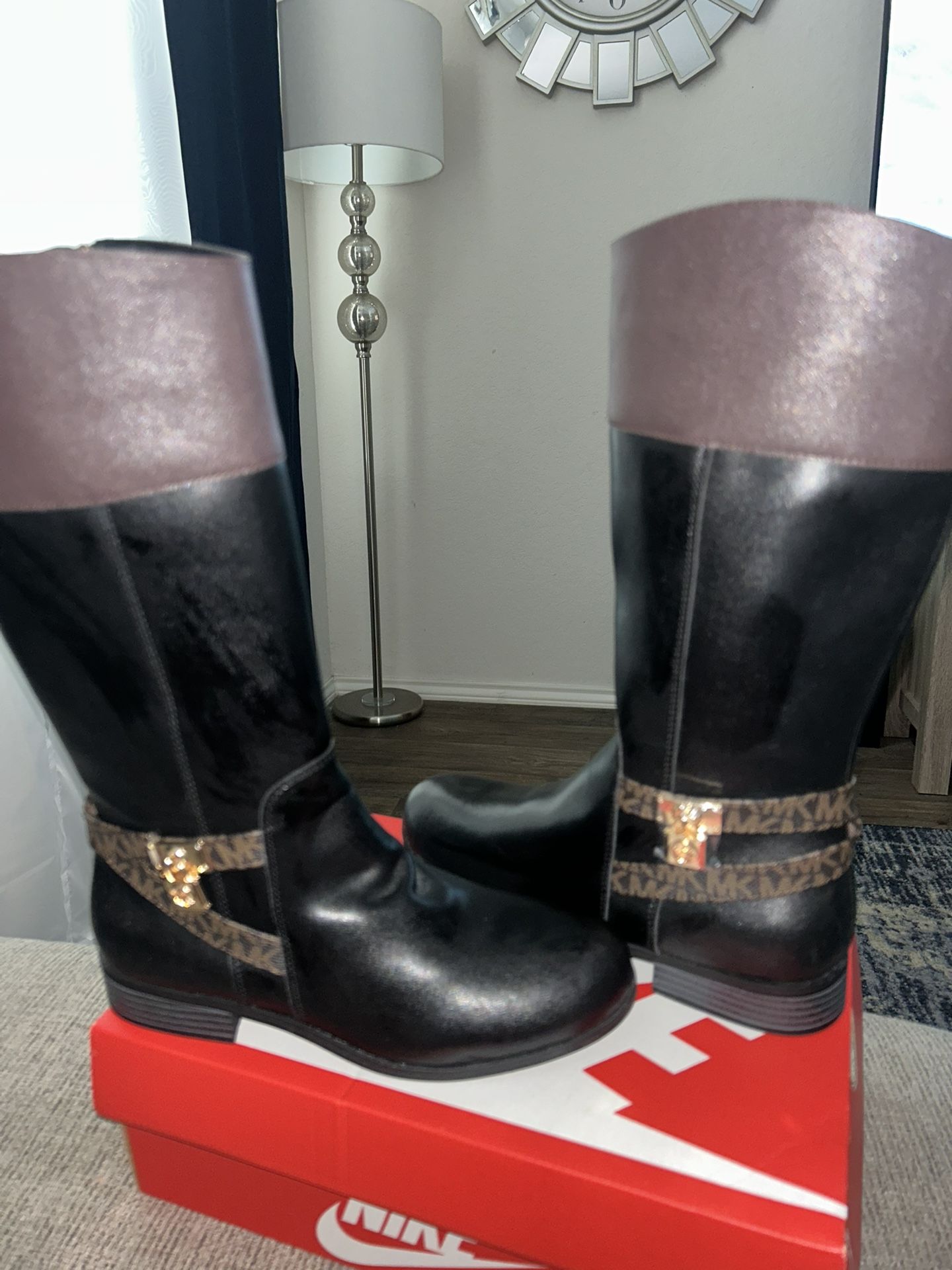 MK Boots Size 5 New