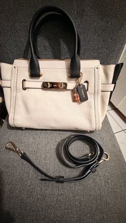 COACH Swagger 27 Carryall