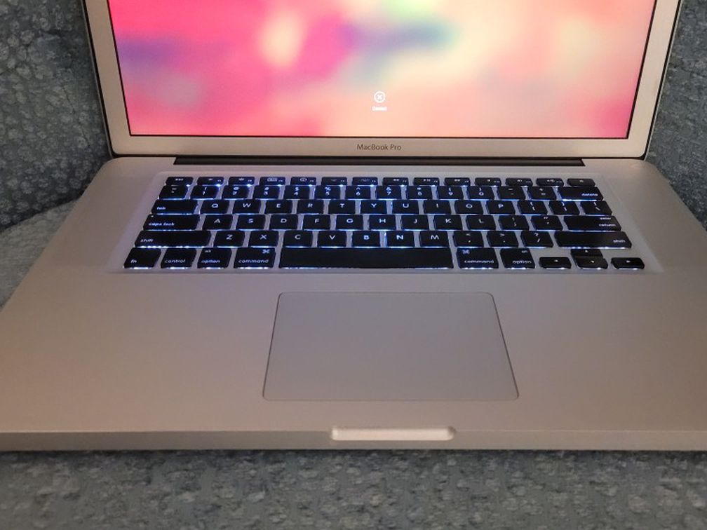 MacBook Pro 15inch 8gb Ram Ssd Hard Drive Mint Condition Less Cycle Count