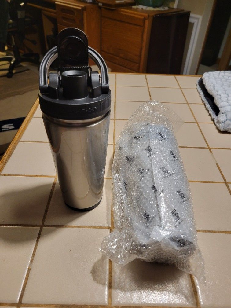 "Ice Shaker" Protein Shaker Bottle 26oz