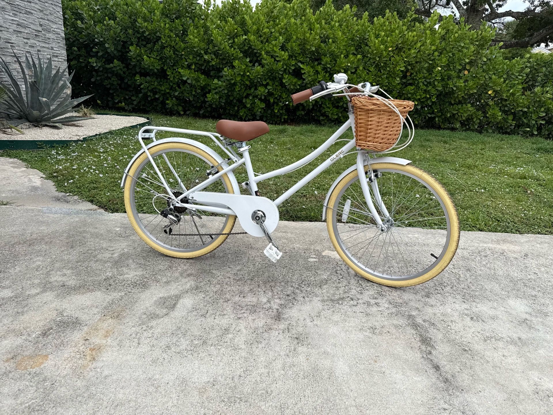 Bicycle for 8-11yrs girl brand new