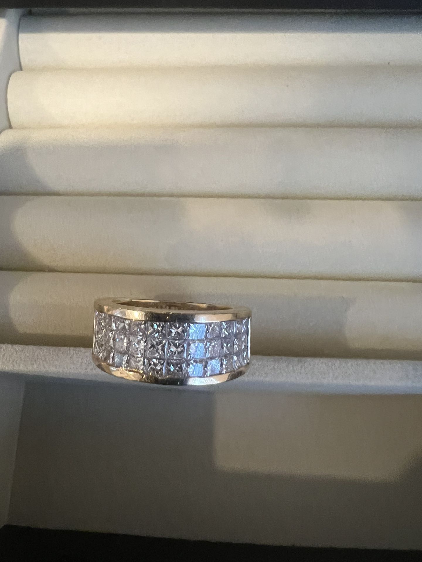 Unisex 14 Carat Gold 3 Carat Diamond Ring