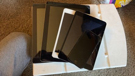 5 apple devices - Untested/For Parts - Cracked screens - sold as is
