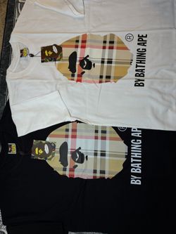 Size ( MEDIUM ) new Bape Tee