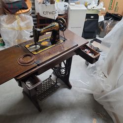 1900's Singer Treadle  Sewing Machine  w extra belt