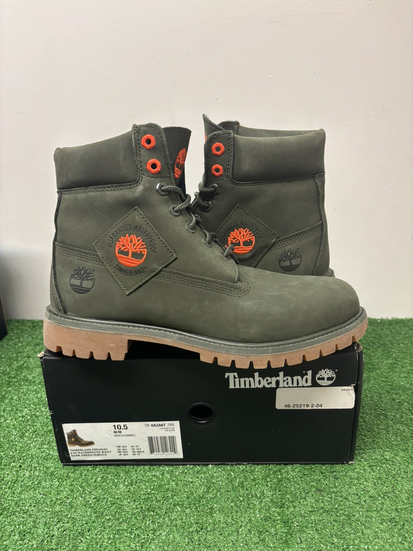 Timberland Dark Green 6in Nubuck Size 10.5 $280