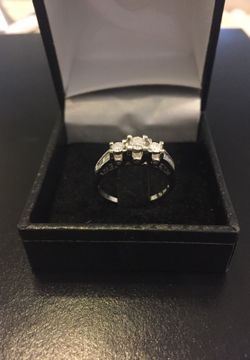 Diamond 1/2 Cttw Engagement Ring,  3 stones w/baguette