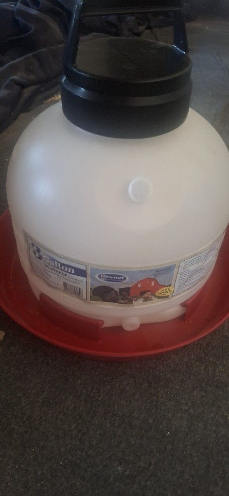 3 Gallon Poultry Waterer NEW