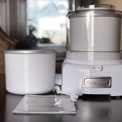 2pcs Brand new Cuisinart ice cream & sorbet marker + additional freezer .