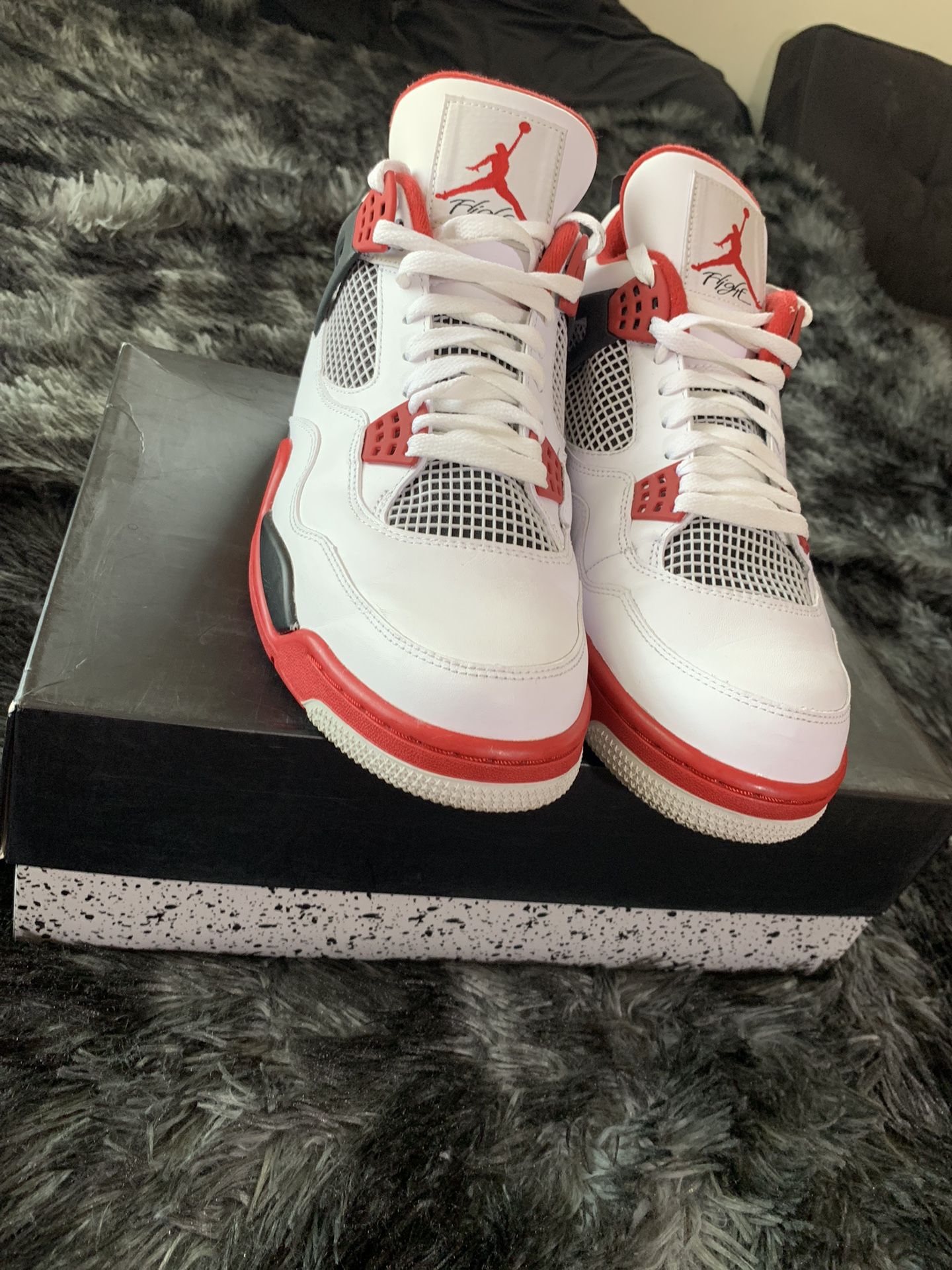Jordan 4 Fire Red 2012