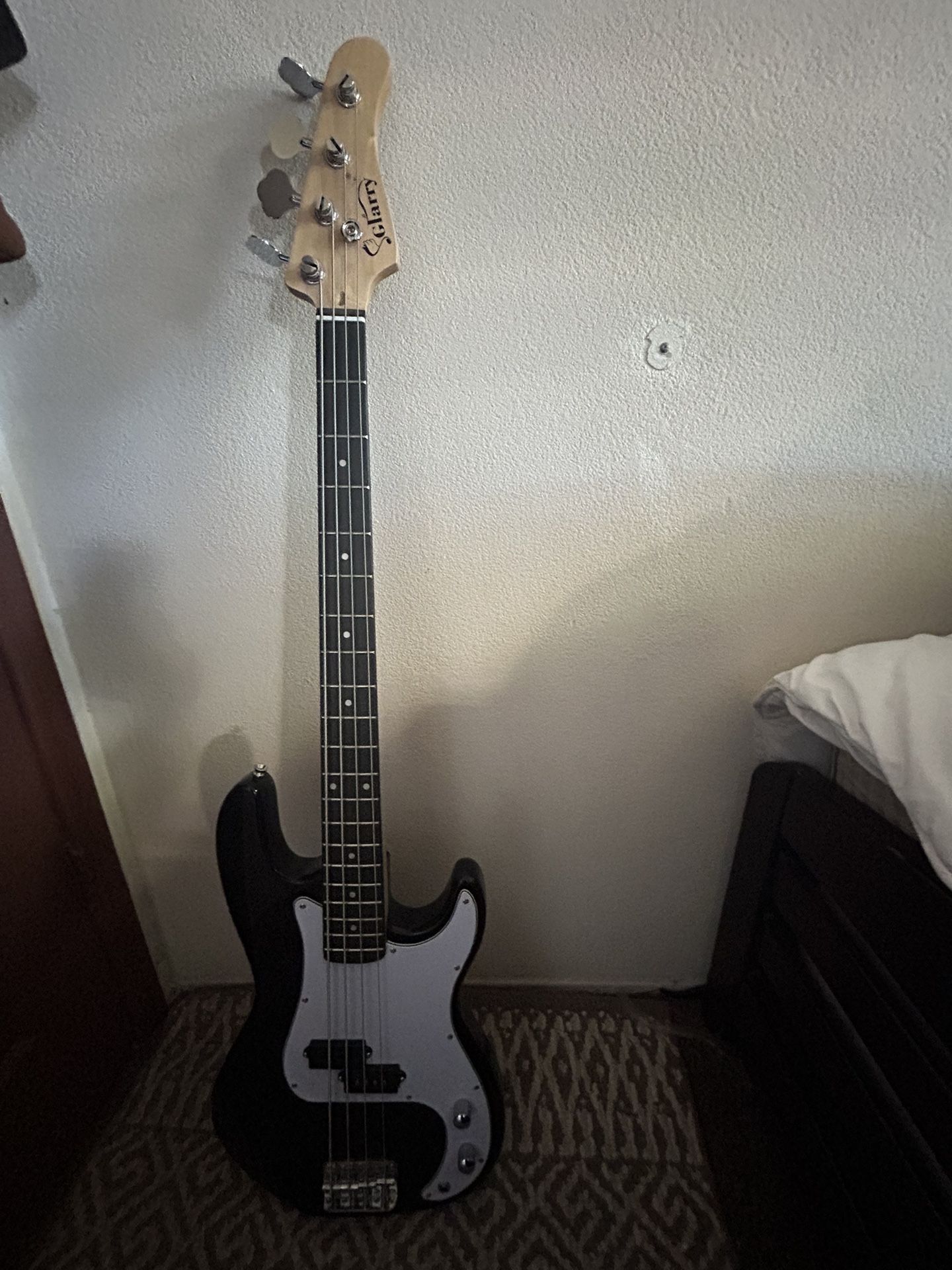 Bass 4 String With Speaker Included