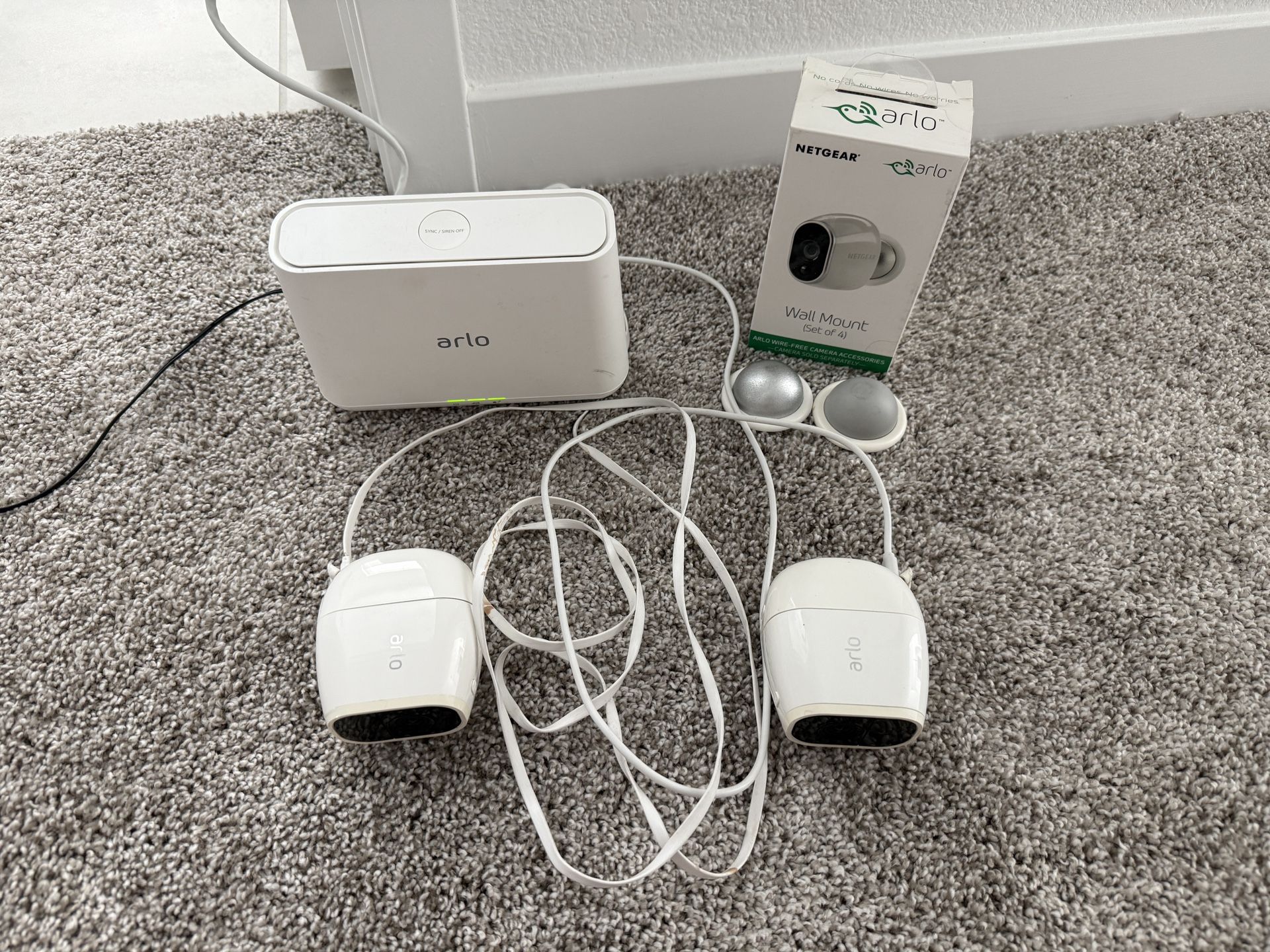 Arlo Pro 2 Wireless Indoor/Outdoor 2-Camera Security System Used