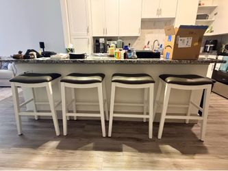 4ea 28’ Barstools