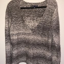 Beautiful Banana Republic Wool V-Neck Sweater XL PTP=22 Inches