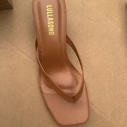 New In box Lullasong Low Heel Sandal Shoe