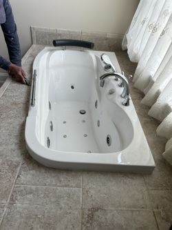 Use Bath Tub In Good Condition 