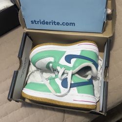 Baby Jordan tennis size2c