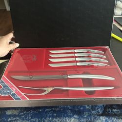 Carvel Hall Carving Set With Steak Knives 