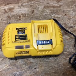 DEWALT 20V MAX Lithium-Ion Fan Cooled Fast Battery Charger