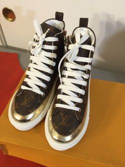 LV SNEAKERS.  