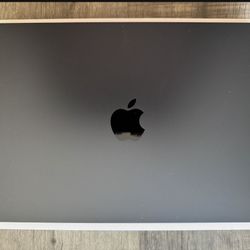2022 M2 MACBOOK AIR 256GB 8GB RAM + AIRPOD 3