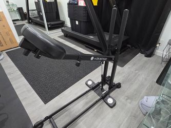 DB method  squat machine