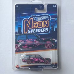 Hot Wheels Datsun 510 Wagon Neon Speeders 2/8
