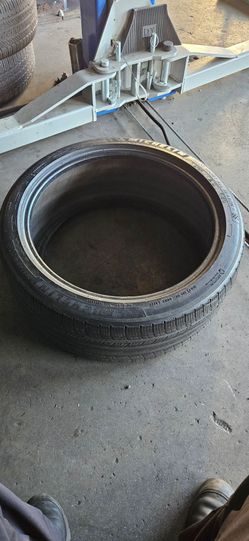 265/40/21 Michelin tire 265 40 21