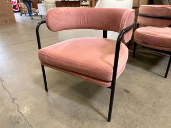 BLUEGROUND Modern Pink Plush Accent Chair with Sleek Metal Base