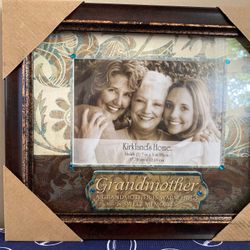 Beautifully detailed picture frame for your grandma!!