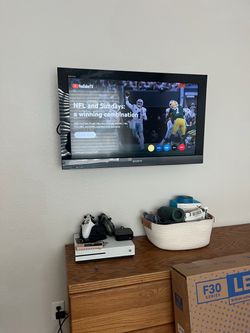 (1)32” Samsung TV un32m4500bf  Includes flat TV mounting brackets  Does not have stand or remote. (1) Sony 32”TV with flat mounting bracket. KDL-32EX4
