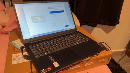 Lenovo IdeaPad 1 15” Touchscreen Laptop - Ryzen 5 - Like New