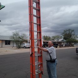 35 Ft Ladder Fiberglass Like New