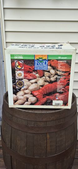 Granite Ware 19-quart enamel-on-steel seafood steamer pot, designed for cooking clams, lobsters, and mussels.
