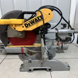Dewalt sliding saw, 12 inch, 120 volt, 15A, Good condition, Work perfectly 