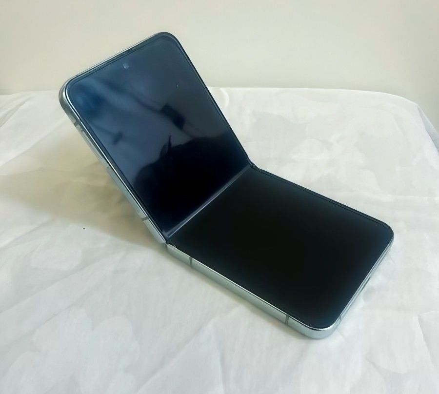 Samsung Galaxy Zflip 5 * 256GB *UNLOCKED*