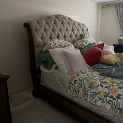 King Upholster Bed Frame 