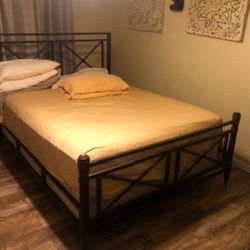  QUEEN  SIZE  MATTRESS AND BOXSPRING