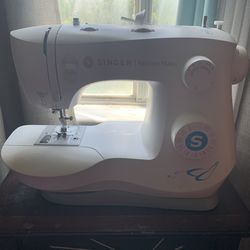 Brand New Sewing Machine 3342