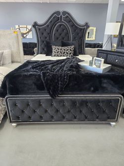 ✨️ King, Cal King, Queen Bed Frame ✨️ Furniture Sectionals, Bedrooms, Dining Avail