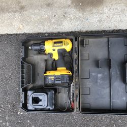 Rechargeable DeWalt Drill With Battery And Charger 