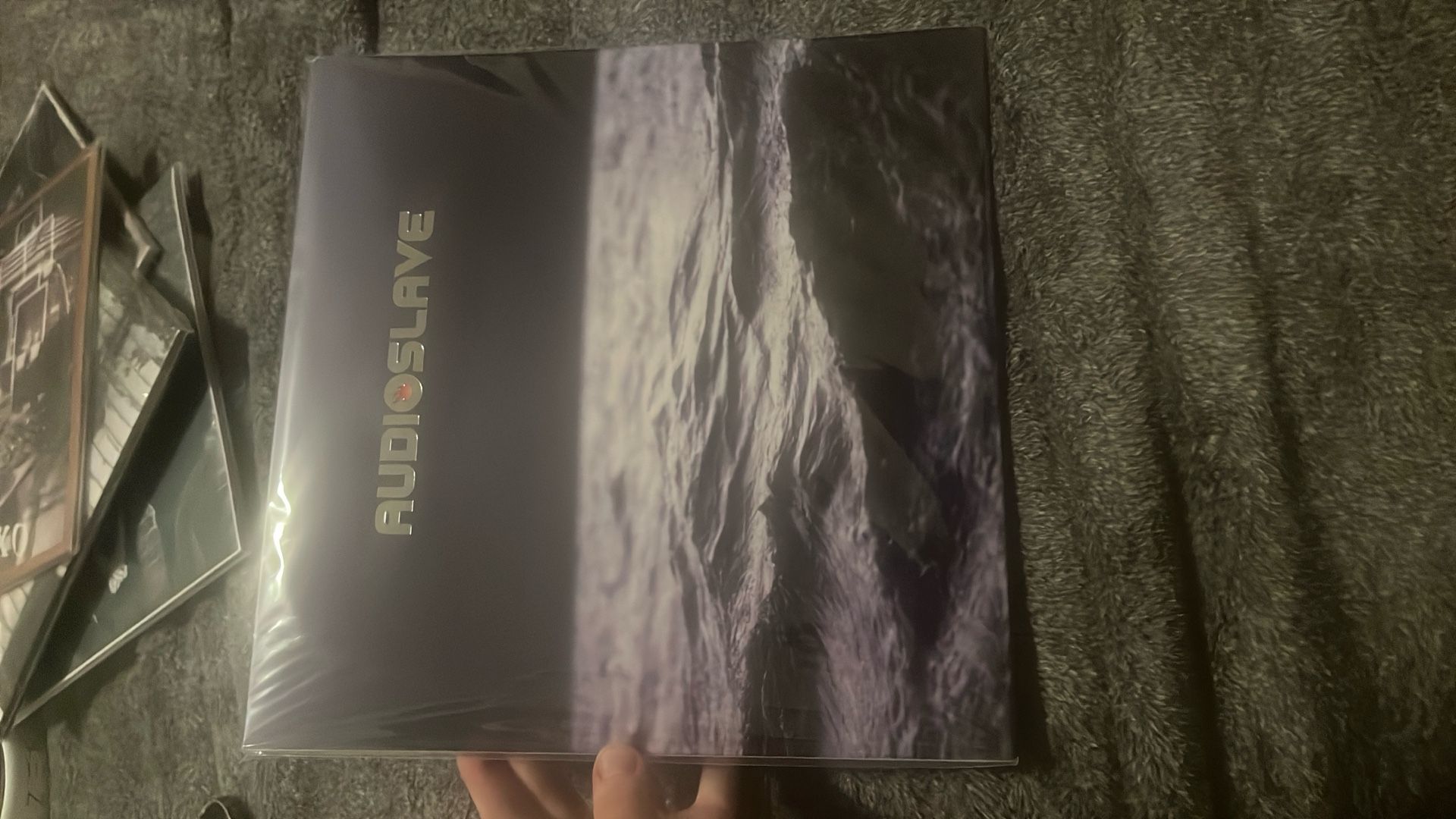 AUDIOSLAVE - "OUT OF EXILE" 
