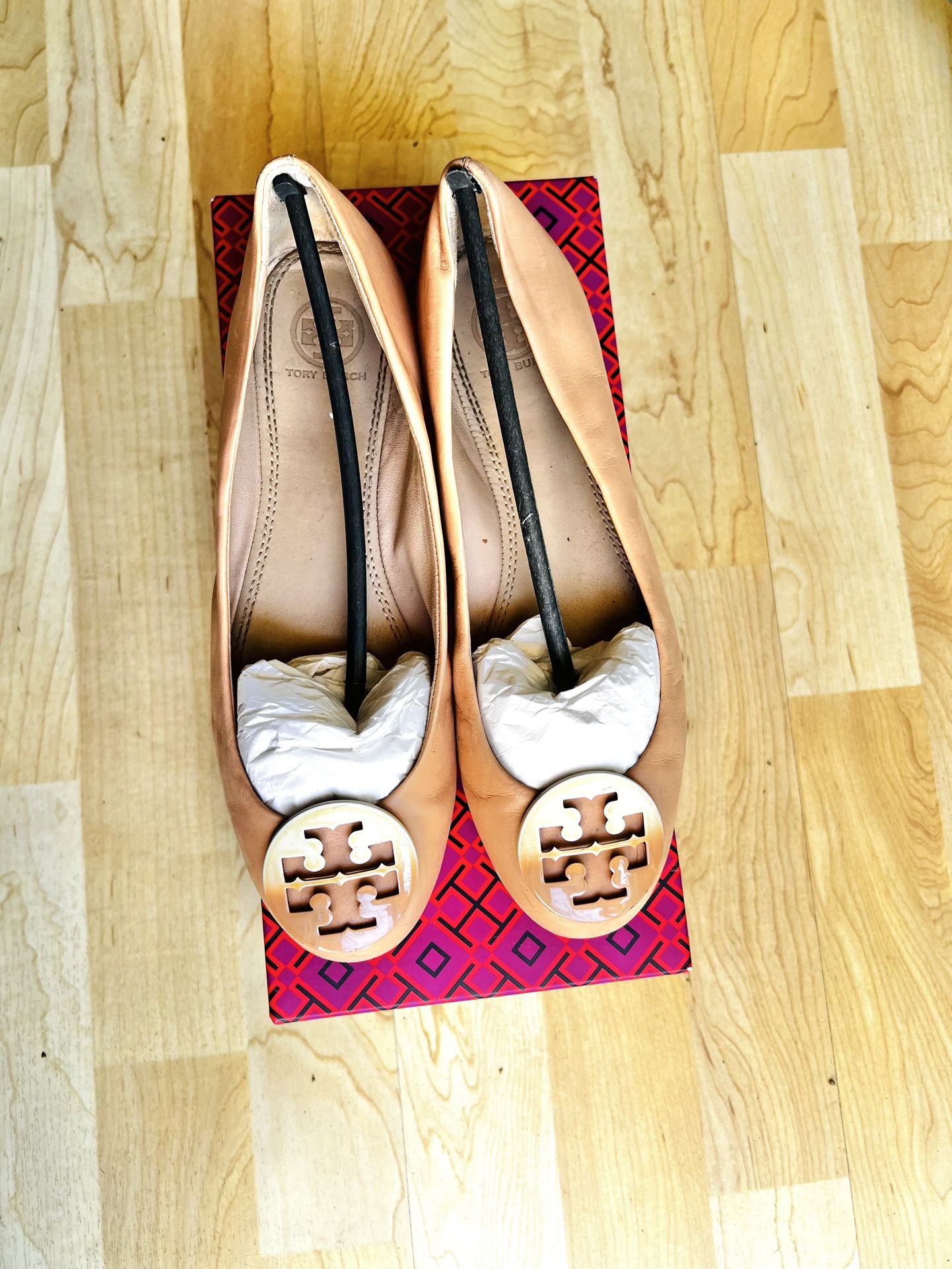 Size 7. 5 Tory Burch Ombré Logo Flats