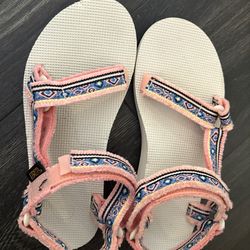 Teva Sandals Women’s Size 7