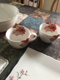 Porcelain/ceramic pieces