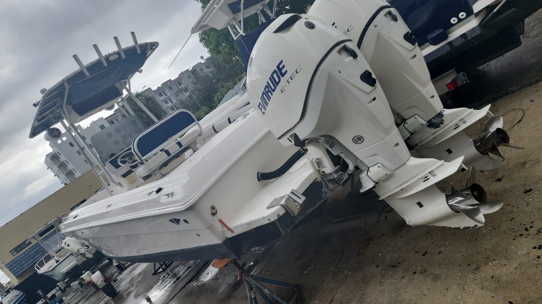 1997 Scarrab 30 Ft Center Console 